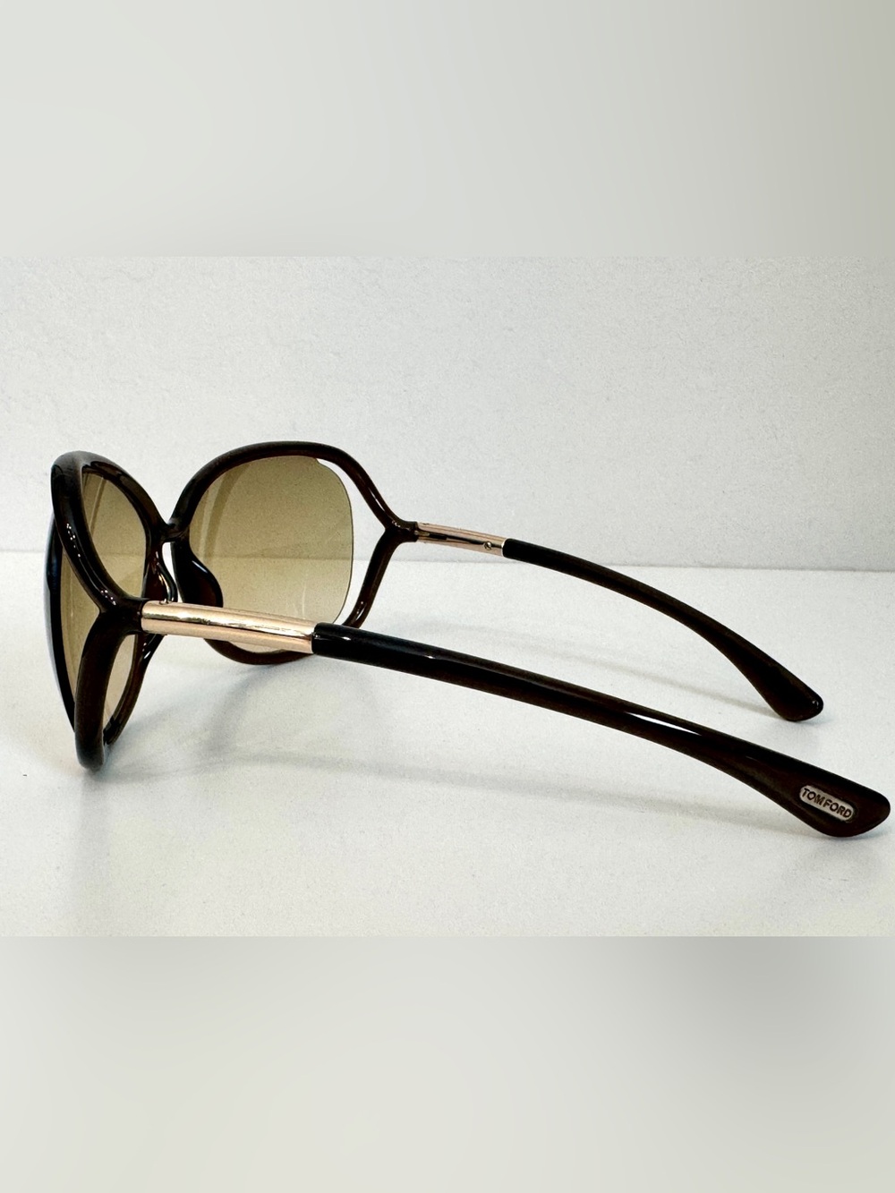 Iconic TOM FORD RAQUEL TF76 Sunglasses in color 692 dark brown